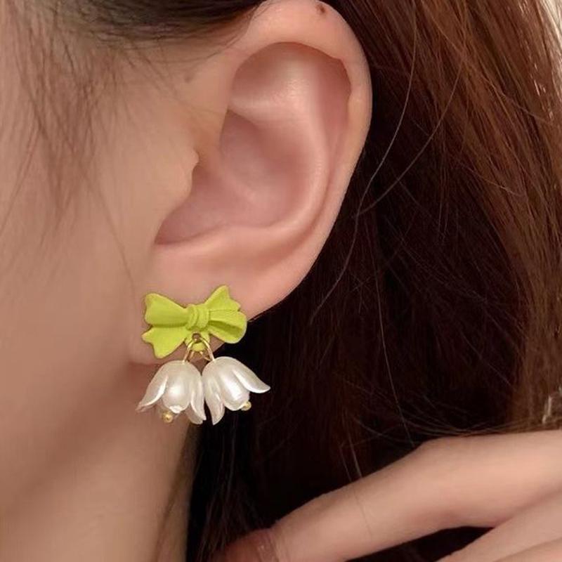 Stud Clip / Ear On Floral Earring Clip On Earring - White One Size