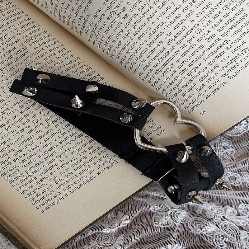 Ring and Decoration Studs Loop Leg Heart Black With Black FreeSize