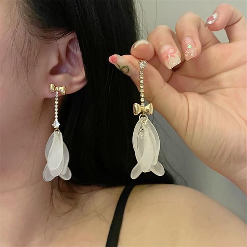 Floral Rhinestone Asymmetrical Dangle Earring 1 Pair - Disc - Off-White One Size