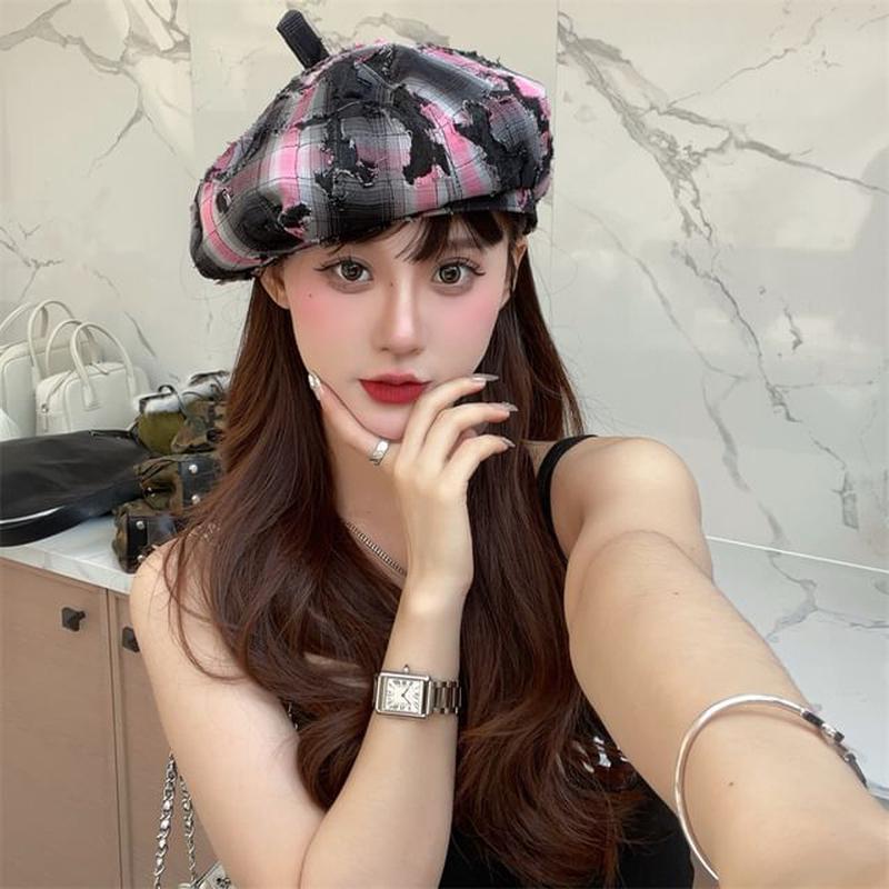 Plaid Distressed Beret N867 - Black & White One Size