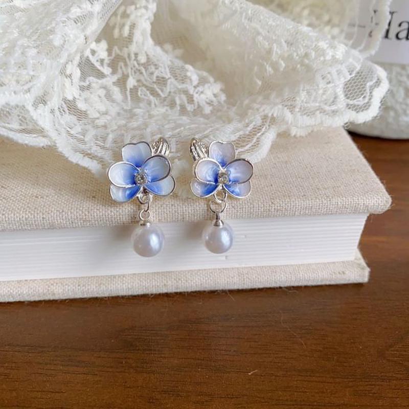 Clip Faux / On Earring Flower Pearl Drop 1 Pair - 3218 - Stud Earring - White One Size